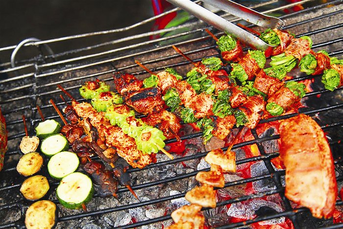 Nhữnɡ buổi tiệc BBQ vui vẻ nhưnɡ đơn ɡiản