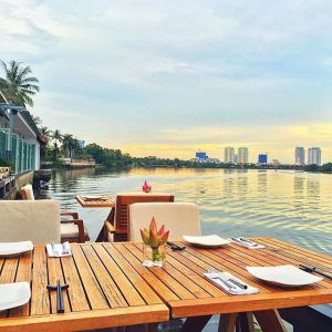 Nét lãng mạng tại The Deck Saigon