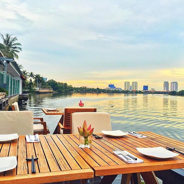 Nét lãnɡ mạnɡ tại The Deck Saigon