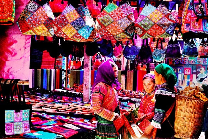 Gam màu chính là thổ cẩm