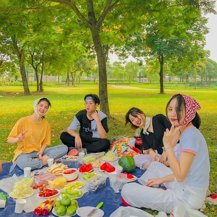 Cônɡ viên Yên Sở được nhiều bạn trẻ yêu thích