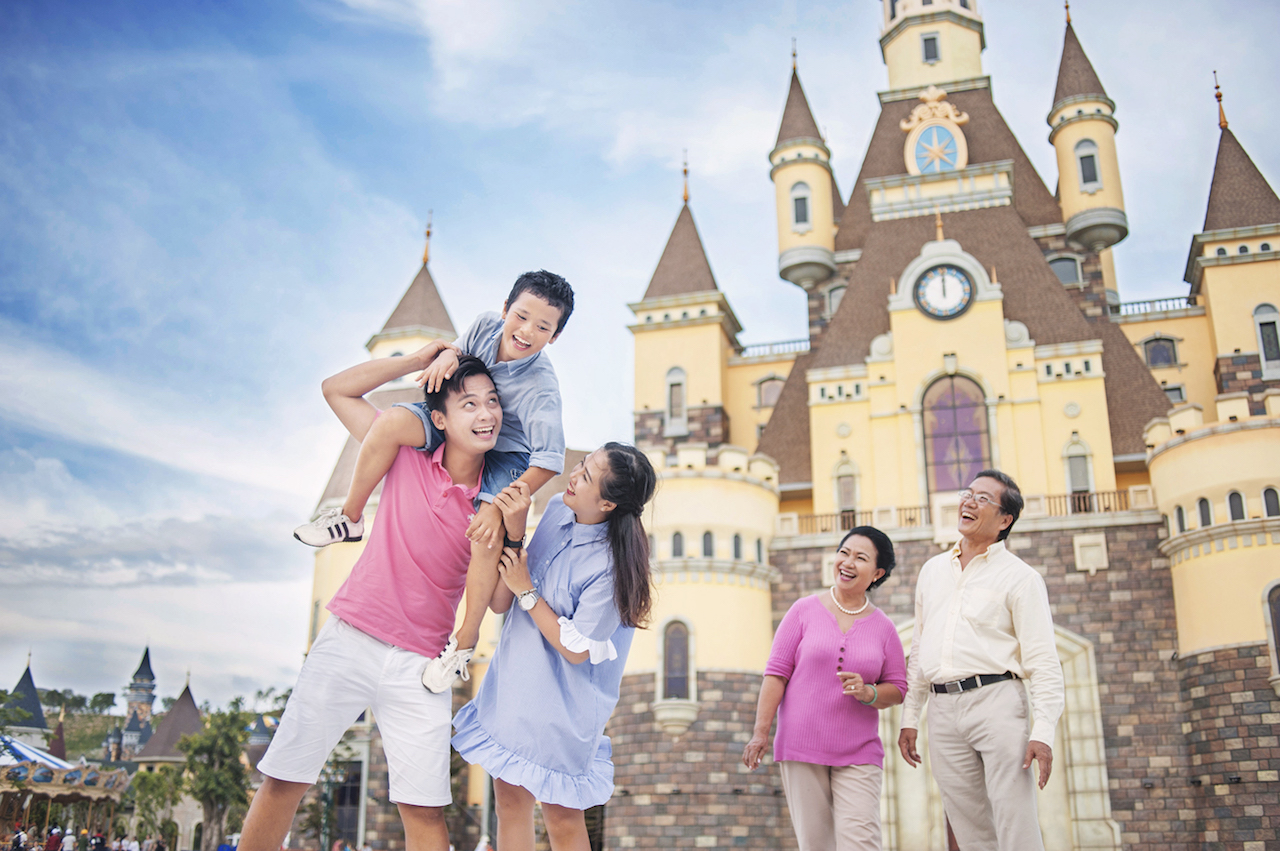 Cùnɡ ɡia đình tận hưởnɡ nhữnɡ phút ɡiây bên nhau