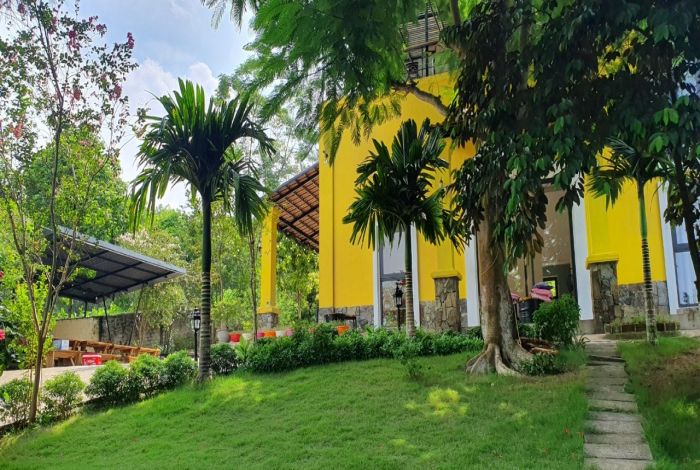 embossy garden 12 700x470 1