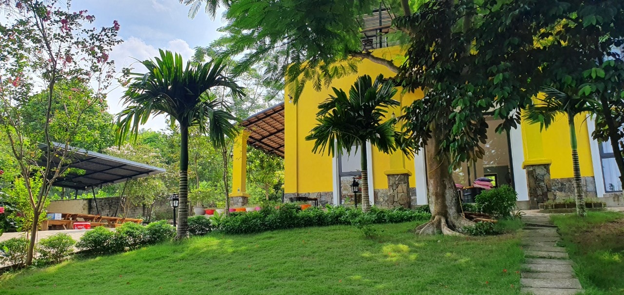 embossy garden 12
