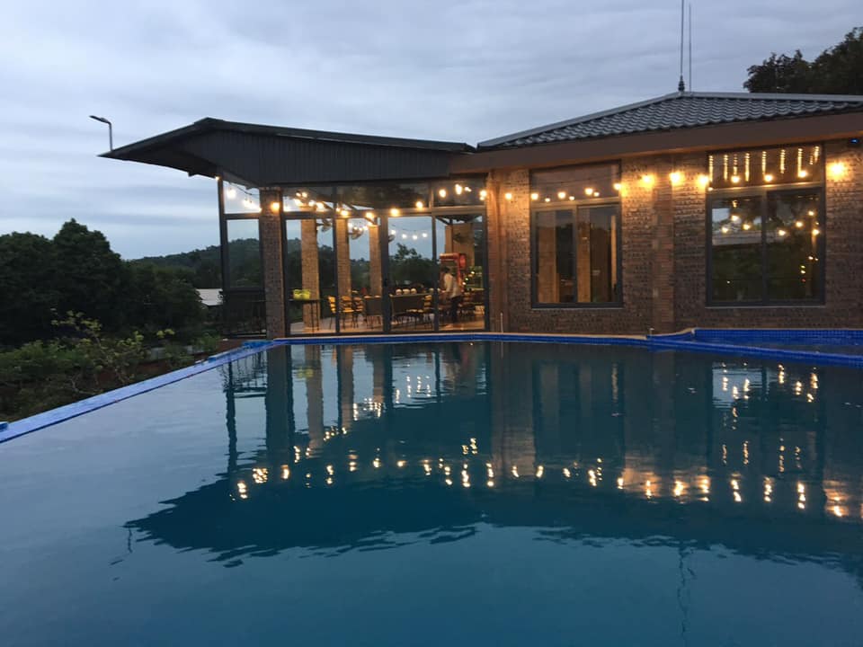 Hồ bơi của Lai Farm mới được hoàn thành